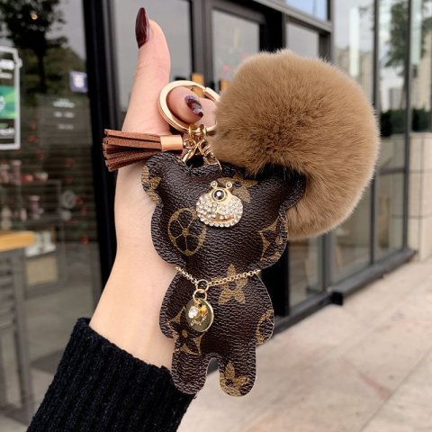 Package hanging piece creative keychain bear keychain high-end leather men&#039;s and women&#039;s European style personalized car key hanging piece