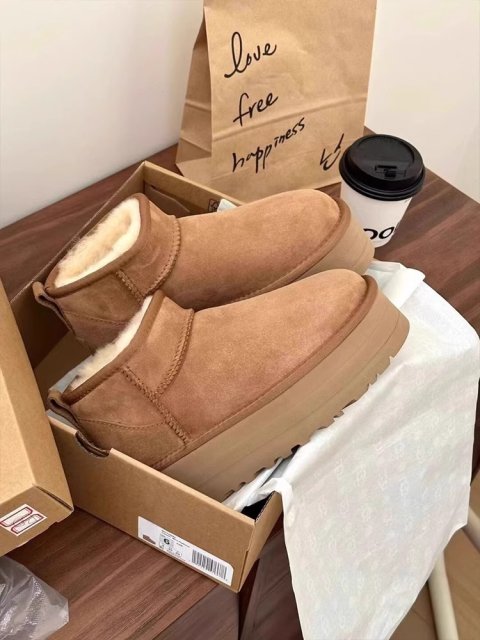 Women&#039;s Thick - soled Snow Boots new Winter Style One - piece Fur - lined Short - tube Snow Cotton Shoes for Women Plush - added and Thickened Big Cotton Shoes