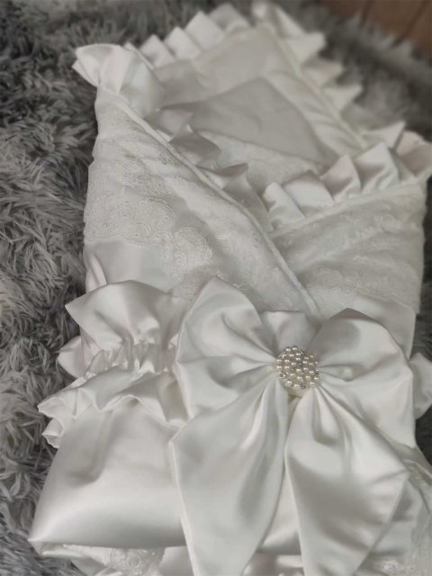 Luxury Soft Satin Wedding Fabric Infant Swaddle Blankets Soft Baby Girls Boys Stroller Wraps With Sash White Christening swaddle Z250228
