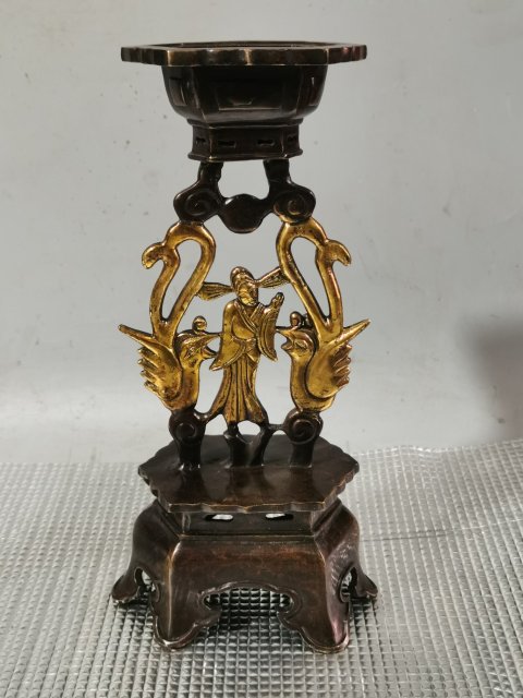 The ancient gilded copper lamp has perfect workmanship and thick patina.