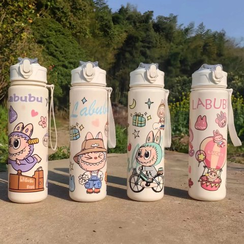 750ml Cute Cartoon Labubu Leak Proof Plastic Straw Cup Portable Outdoor Sports Water Cup Student Childrens Christmas Gift Toy T250620